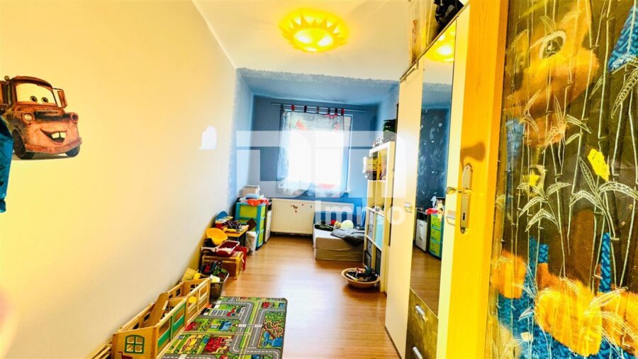 Schöne modernisierte 4 Zimmer Wohnung mit Balkon und Garage - Kinderzimmer 2 / Gästezimmer